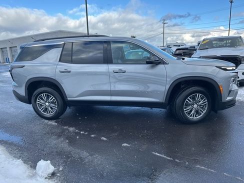 New 2026 Chevrolet Traverse LT image 8