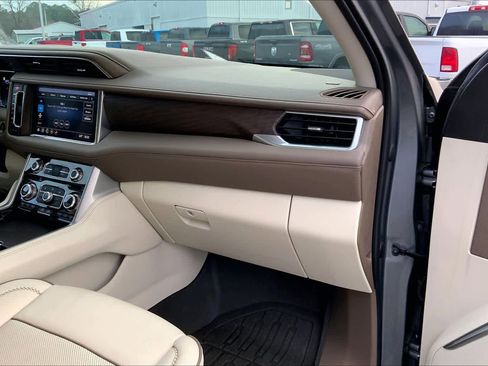 Used 2021 GMC Yukon Denali w/ Denali Premium Package image 17