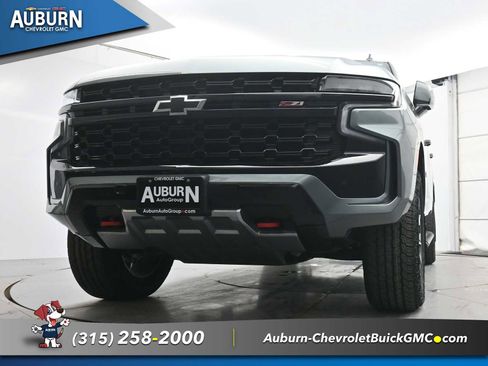 Used 2023 Chevrolet Tahoe Z71 w/ Luxury Package AWD/4WD image 17