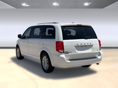 Used 2020 Dodge Grand Caravan SXT FWD image 3
