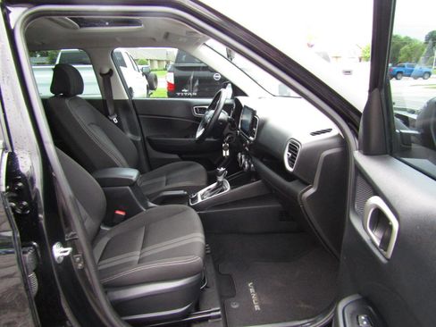 Used 2022 Hyundai Venue SEL FWD image 27