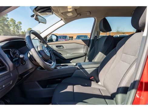 Used 2023 Nissan Rogue S image 11