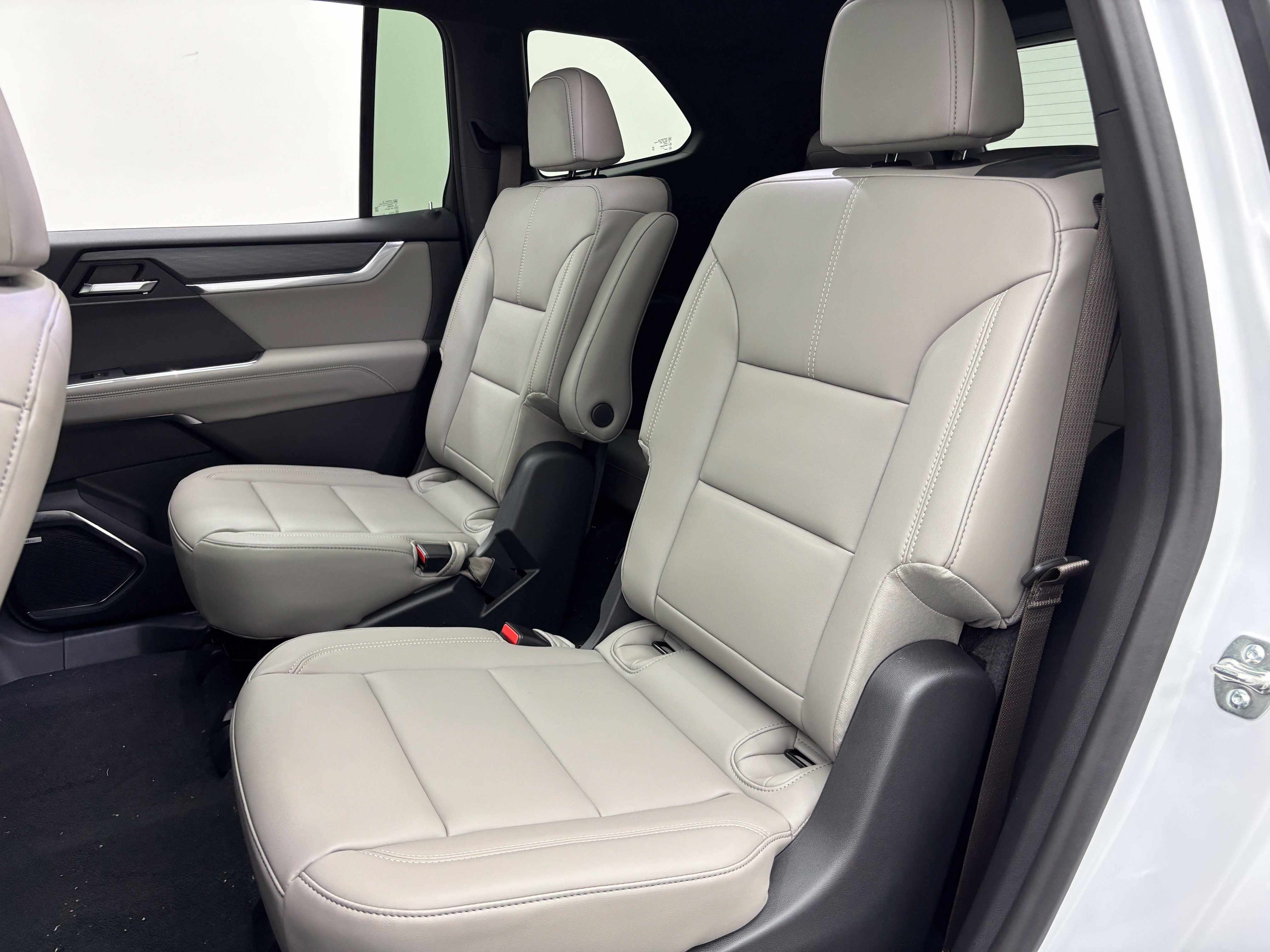 New 2027 GMC Acadia Elevation w/ Elevation Premium Package AWD/4WD image 45
