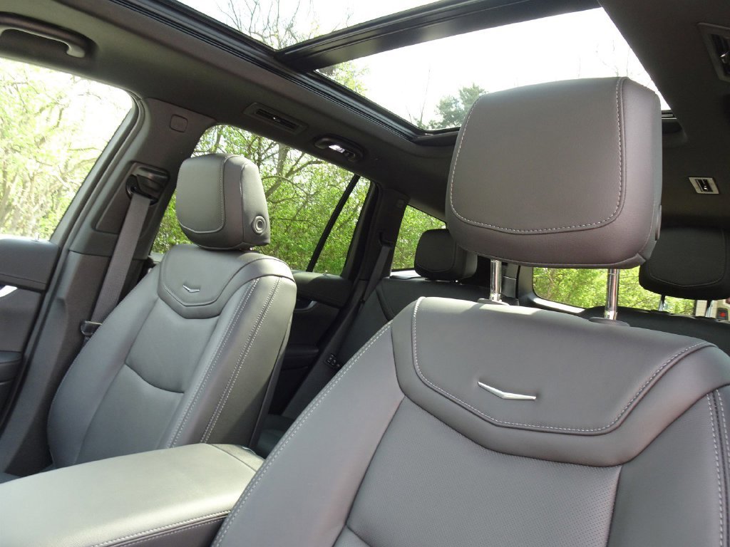 Certified 2025 Cadillac XT6 Premium Luxury AWD/4WD image 11
