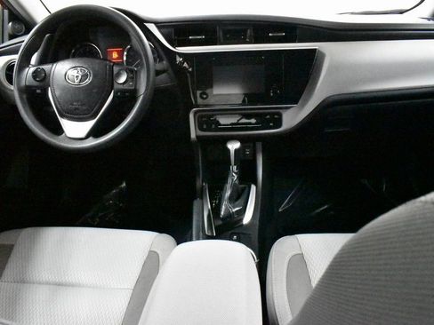 Used 2019 Toyota Corolla LE image 18