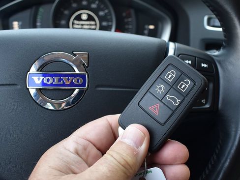 Used 2018 Volvo S60 T5 Dynamic AWD/4WD image 10