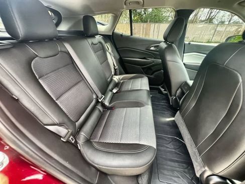 Used 2025 Chevrolet Trax LT w/ Driver Confidence Package image 26