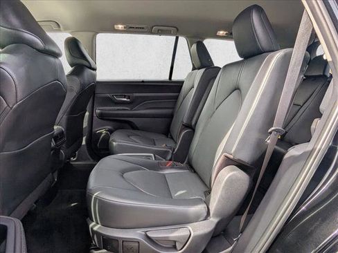Used 2025 Toyota Grand Highlander AWD image 23