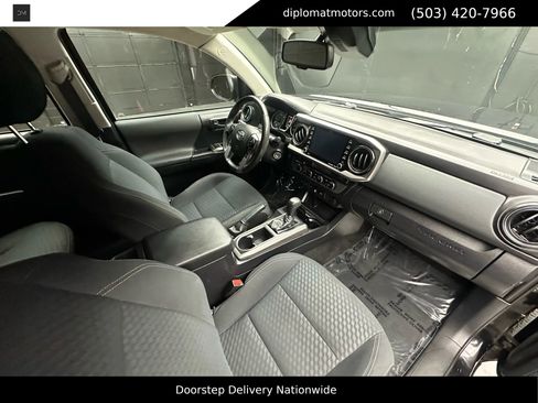 Used 2021 Toyota Tacoma SR5 w/ Trail Edition image 19