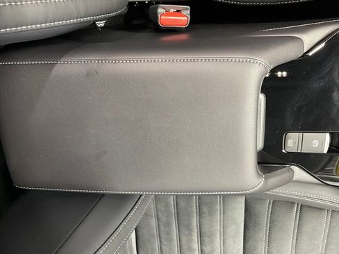 New 2025 Mitsubishi Outlander SE image 11