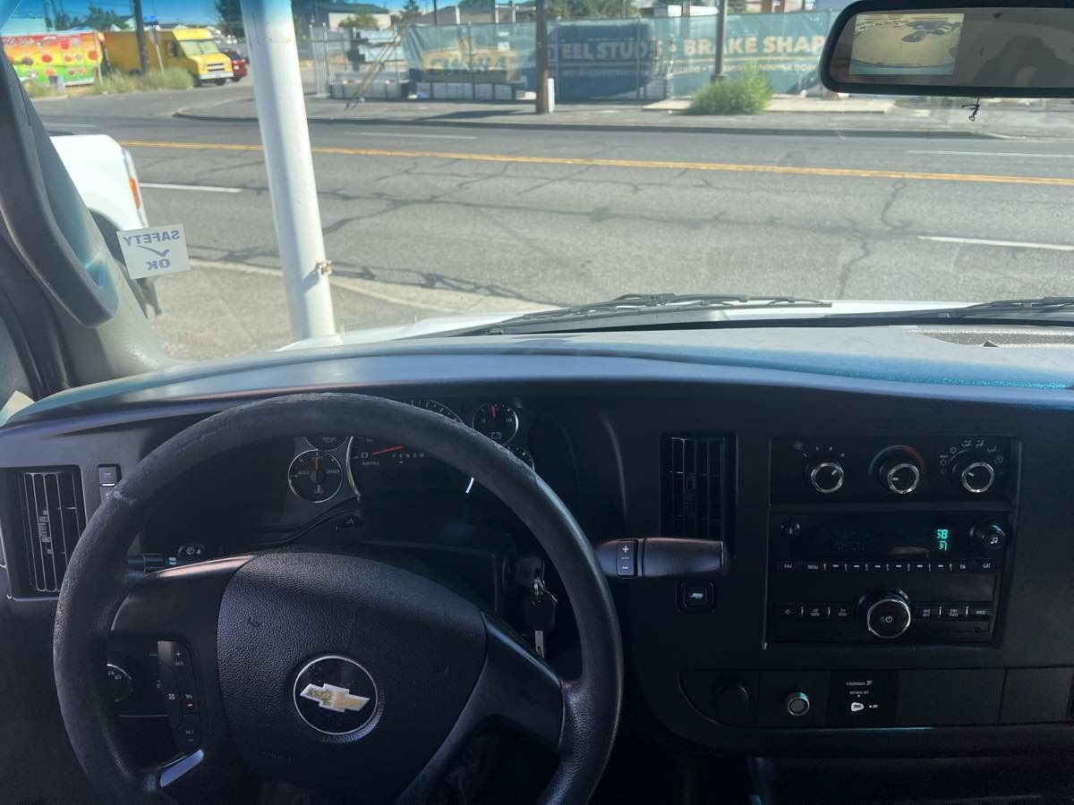 Used 2016 Chevrolet Express 3500 Extended RWD image 10