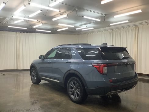 Used 2025 Ford Explorer Active w/ Active Comfort Package image 9