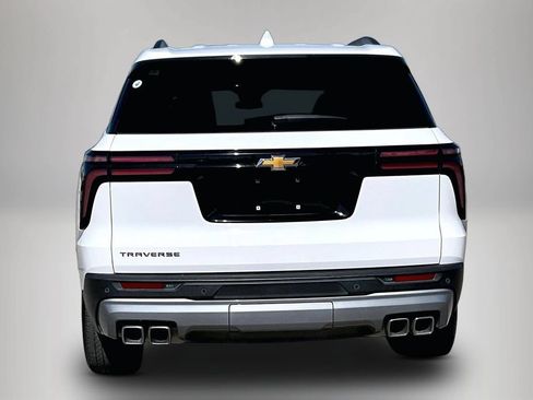 Used 2025 Chevrolet Traverse LT FWD image 5
