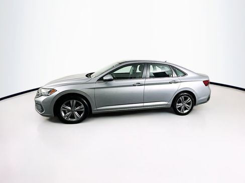 Used 2024 Volkswagen Jetta SE image 4