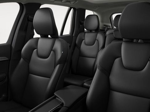 Certified 2023 Volvo XC90 B5 Core w/ Protection Package Premier AWD/4WD image 7