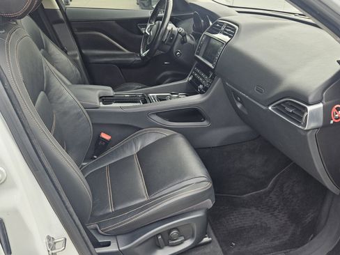 Used 2018 Jaguar F-PACE Prestige image 11