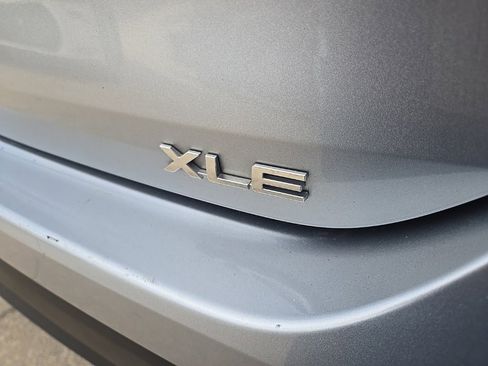 Used 2022 Toyota Highlander XLE image 26