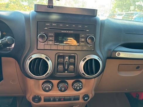 Used 2015 Jeep Wrangler Unlimited Sahara image 14