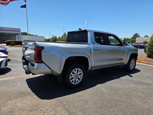 Certified 2024 Toyota Tacoma SR5 AWD/4WD image 11
