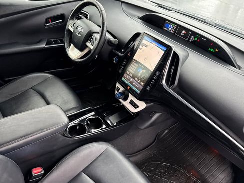 Used 2017 Toyota Prius Prime Advanced image 16