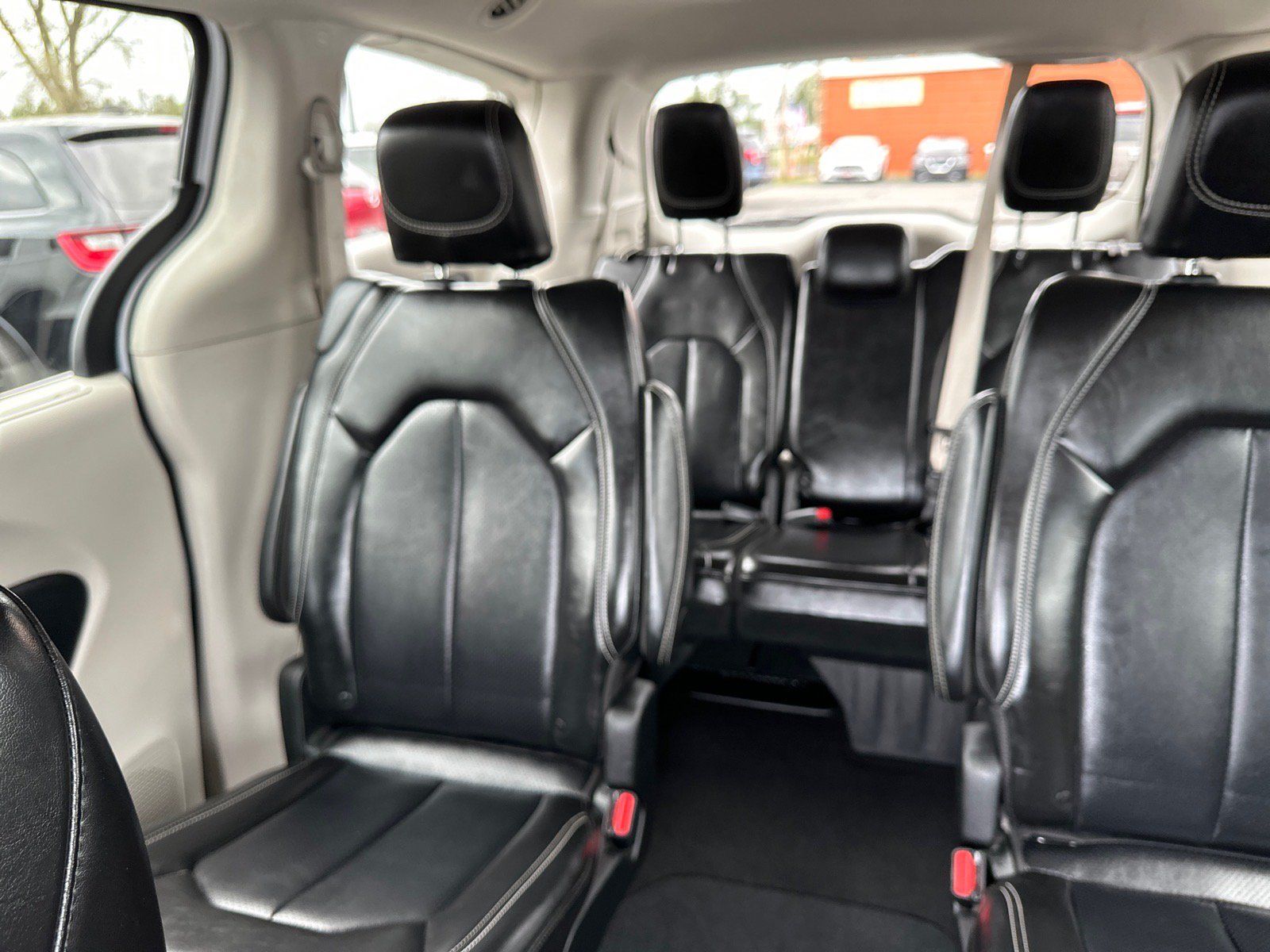 Used 2024 Chrysler Pacifica Touring-L FWD image 27