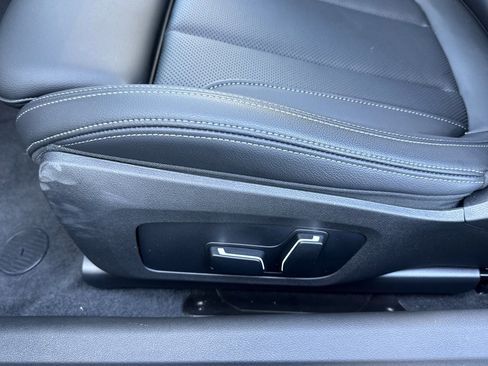 Used 2025 BMW 230i Coupe w/ Premium Package RWD image 14