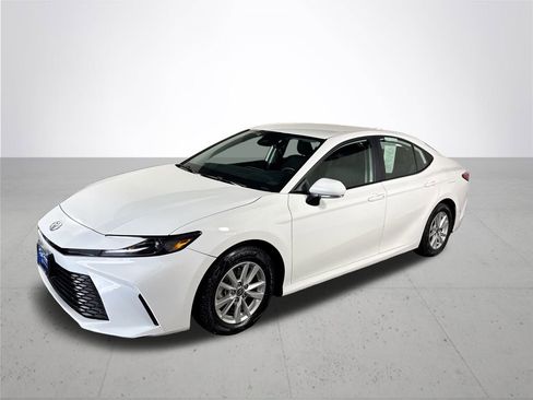 Used 2025 Toyota Camry LE image 2