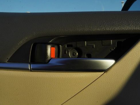 Used 2018 Toyota Camry LE image 8