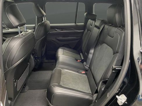 New 2026 Jeep Grand Cherokee Altitude AWD/4WD image 32