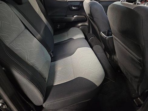 Used 2021 Toyota Tacoma TRD Off-Road image 17