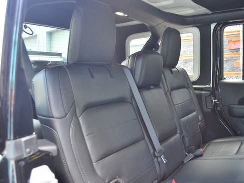 Used 2022 Jeep Wrangler Unlimited Sahara AWD/4WD image 35