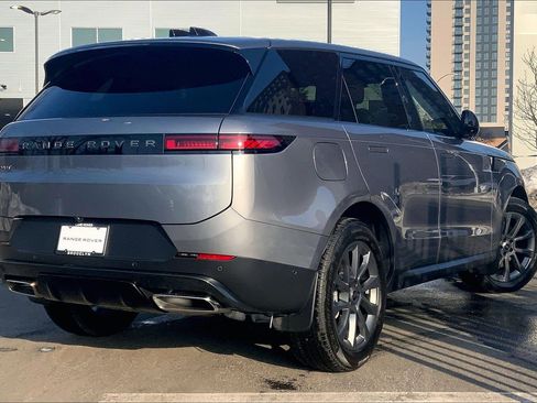 Used 2025 Land Rover Range Rover Sport image 12