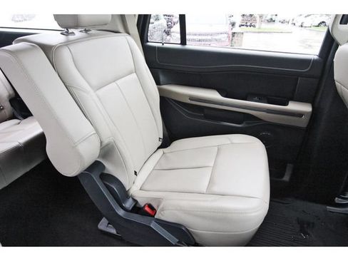Used 2023 Ford Expedition XLT RWD image 10