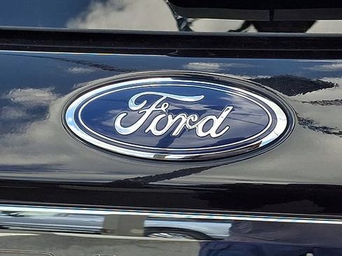 Used 2022 Ford Explorer Limited w/ Equipment Group 301A AWD/4WD image 27