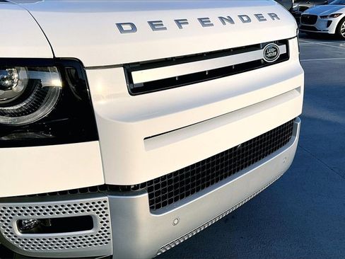 Used 2025 Land Rover Defender 110 S image 31