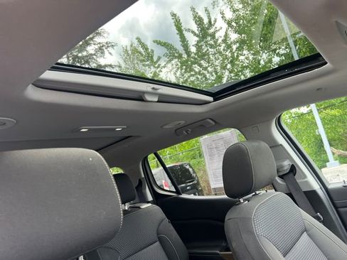 Used 2022 GMC Acadia SLE w/ GMC Pro Grade Package AWD/4WD image 16