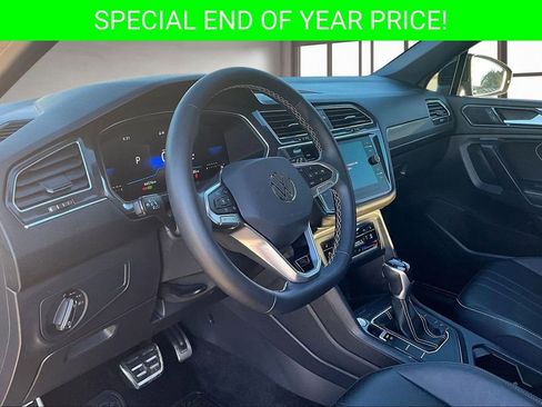 Used 2023 Volkswagen Tiguan SE R-Line image 16
