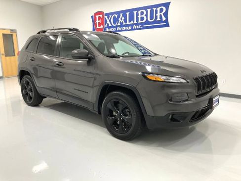 Used 2018 Jeep Cherokee Latitude w/ Altitude Package AWD/4WD image 1