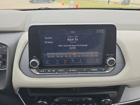 Used 2025 Nissan Rogue SV image 8