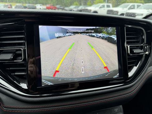 Used 2025 Dodge Durango GT RWD image 12