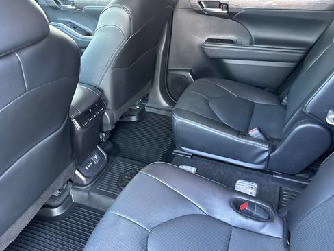 Used 2025 Toyota Highlander Limited AWD/4WD image 13