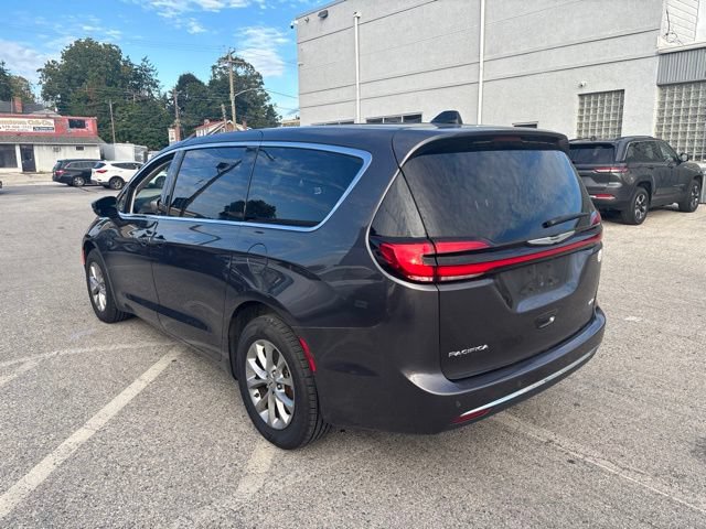 Certified 2023 Chrysler Pacifica Touring-L AWD/4WD image 8