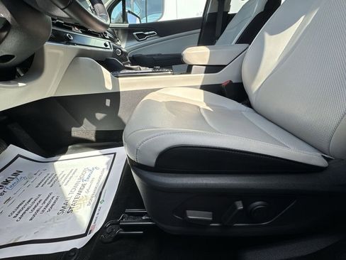 Used 2023 Kia Sportage EX image 4