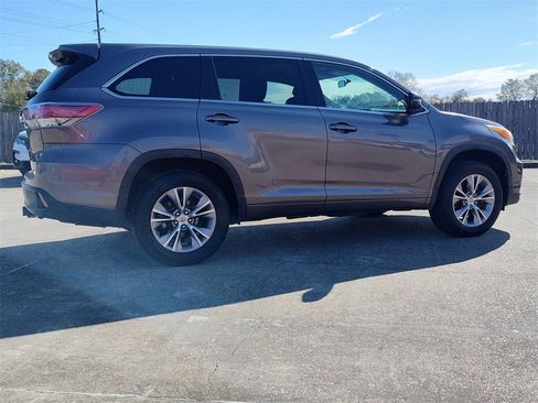 Used 2014 Toyota Highlander LE image 13