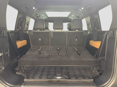 Used 2024 Land Rover Defender 130 X-Dynamic SE AWD/4WD image 27