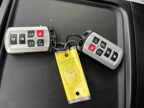 Used 2020 Toyota Sienna XLE image 15