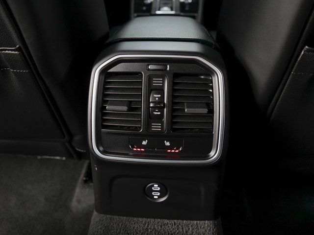 Certified 2026 Porsche Macan AWD/4WD image 25