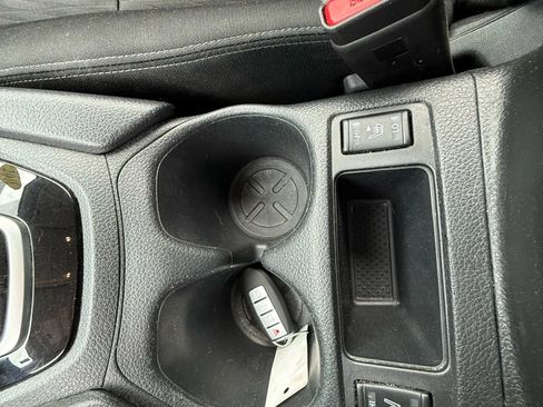 Used 2018 Nissan Rogue SV image 19