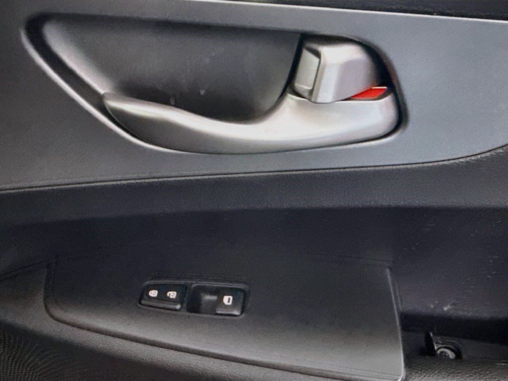 Used 2020 Kia Forte LXS FWD image 29