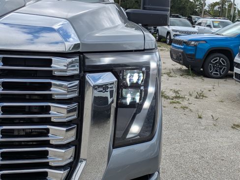 Used 2025 GMC Sierra 2500 Denali w/ Technology Package AWD/4WD image 9